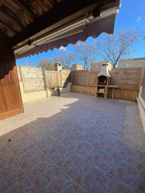 Villa 6 personnes climatisée avec terrasse 400 m de la plage V0782
